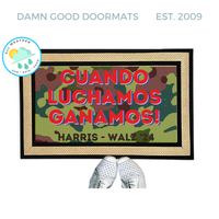 SPANISH When we fight, we win! Harris Walz 2024 camo doormat