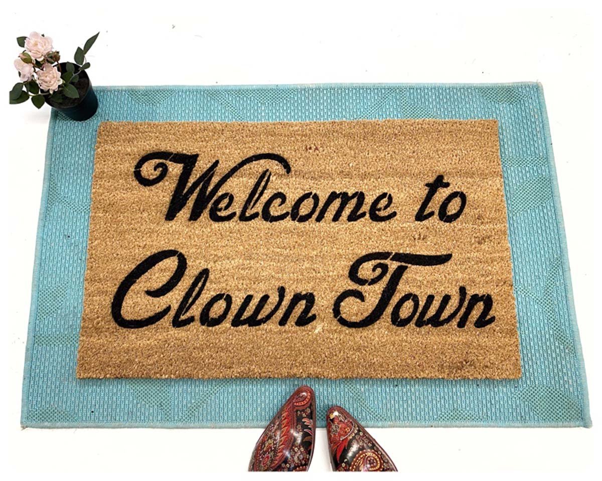 Welcome to Clown Town™ funny door